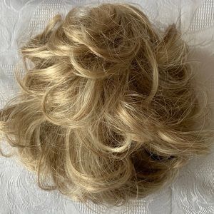 COPY - EUC Toni Brattain Lt Blonde Ponytail Clip